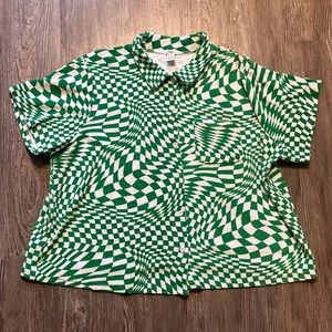 Rue+ green and white patterned collared button down shirt